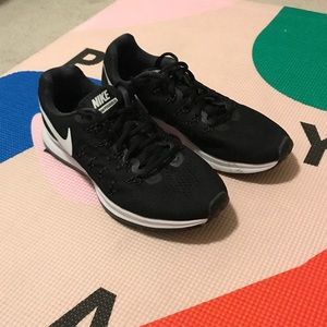 Nike Zoom Pegasus 33 sneakers Women’s size 10